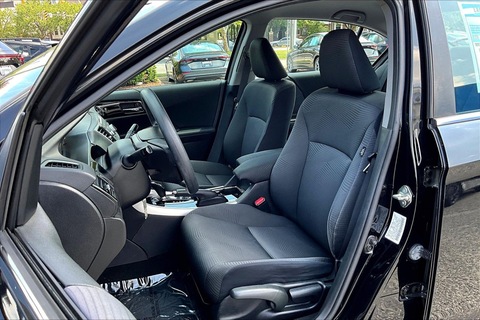 Used 2017 Honda Accord LX image 25