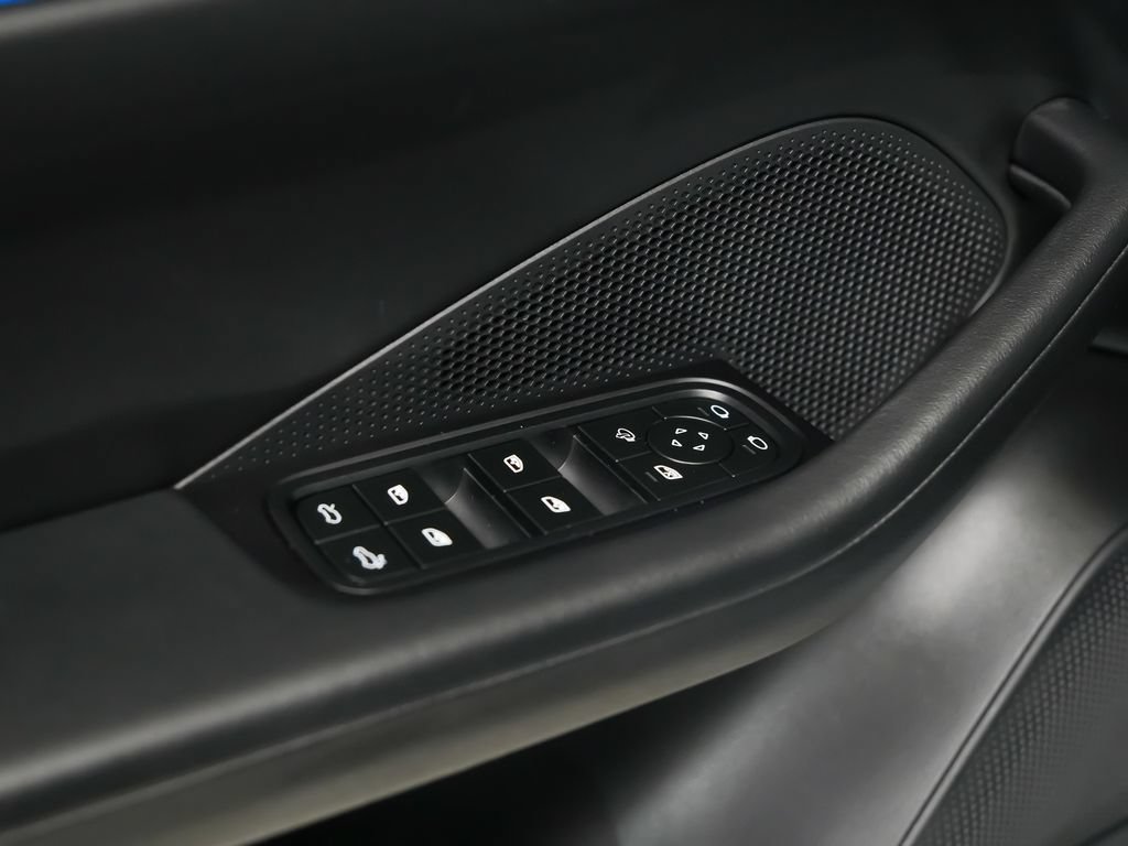 Certified 2025 Porsche Macan Electric RWD image 24