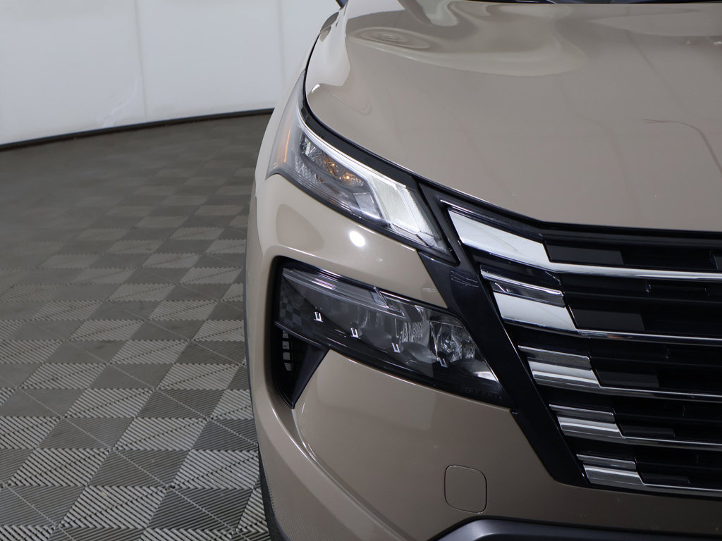 Used 2024 Nissan Rogue SV AWD/4WD image 11