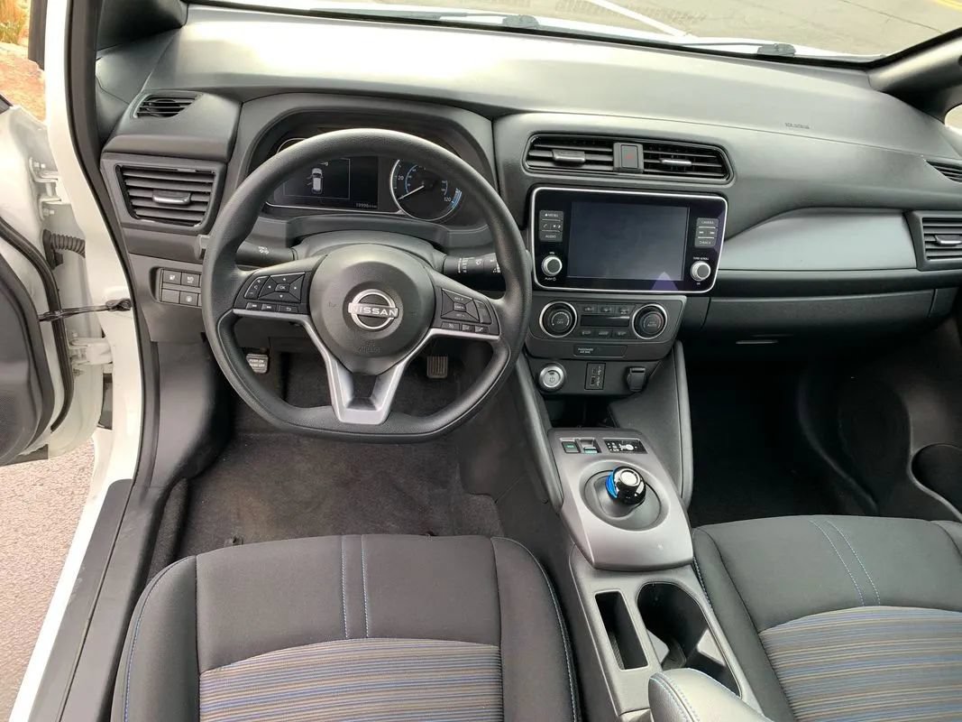 Used 2025 Nissan Leaf S FWD image 11
