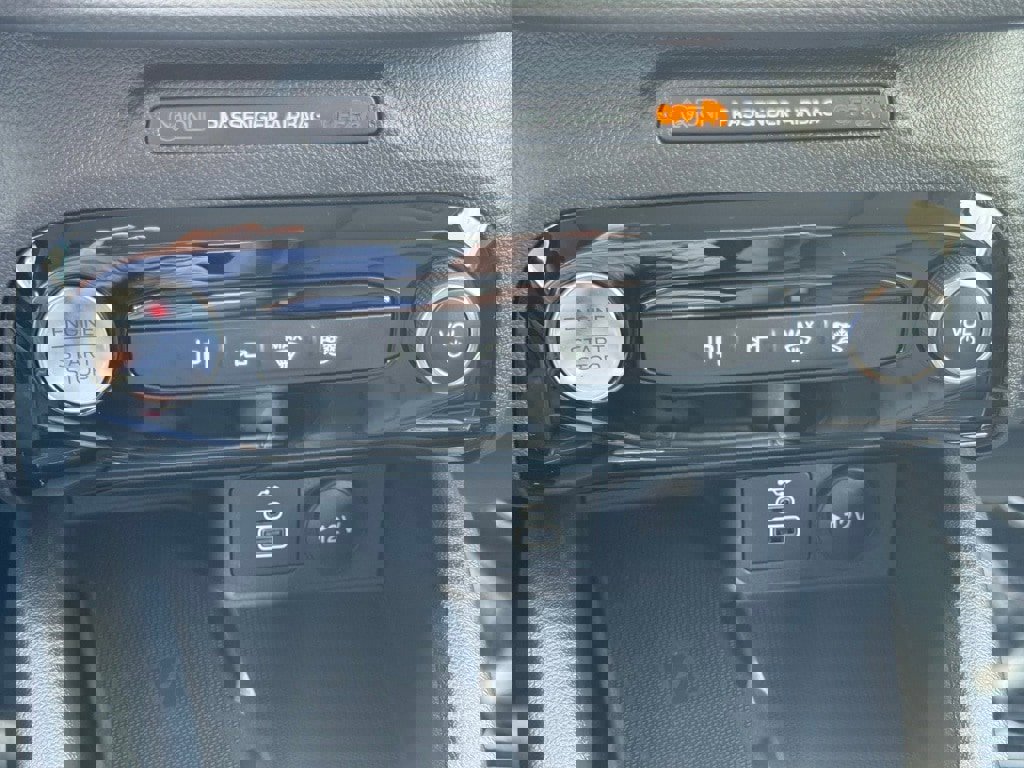 New 2025 Ford Escape SE w/ PHEV Premium Package image 14