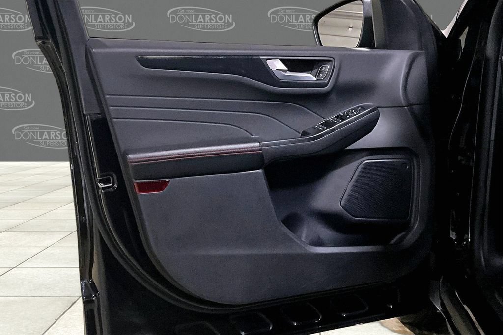 Used 2025 Ford Escape ST-Line AWD/4WD image 13