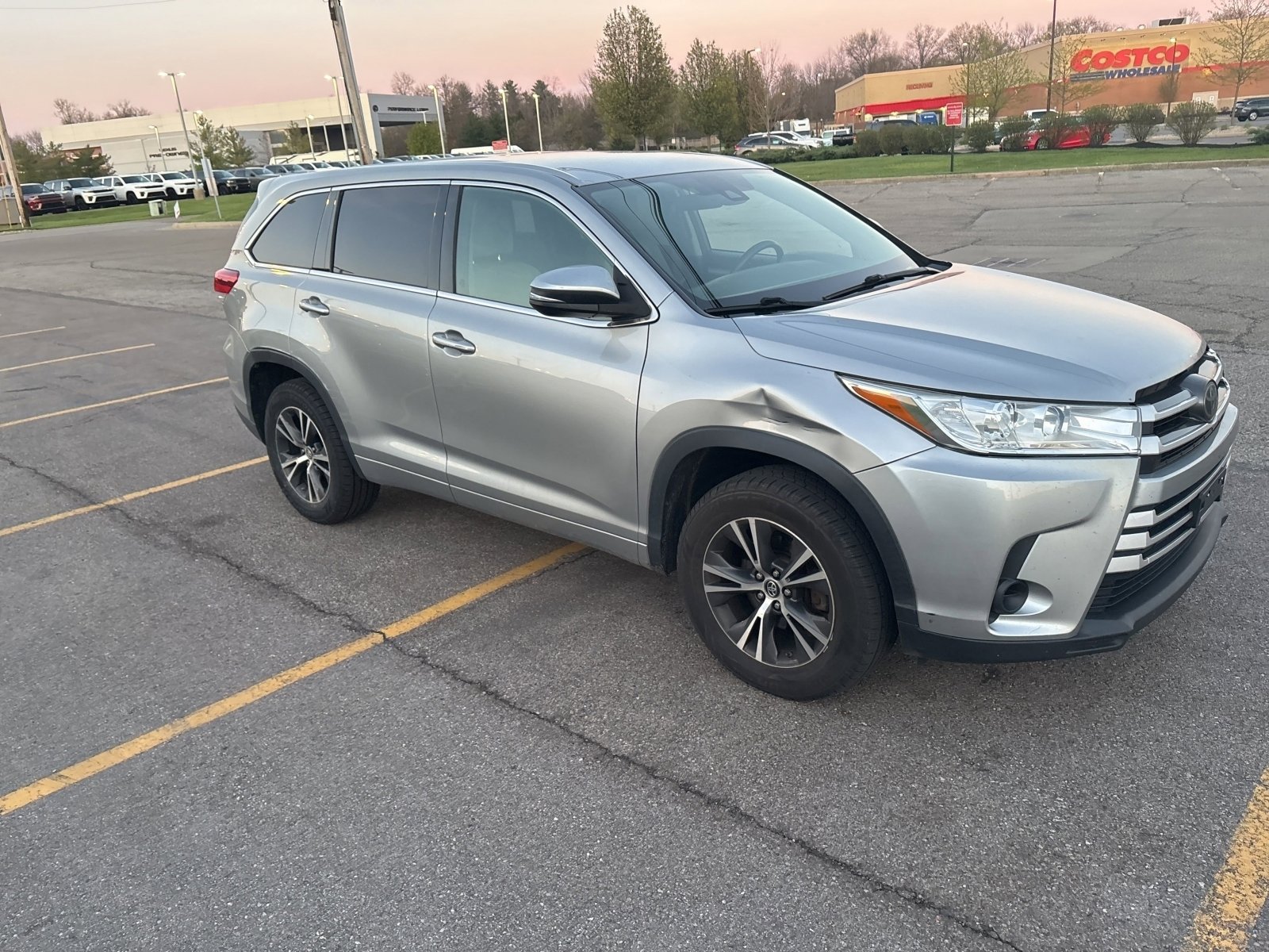 Used 2017 Toyota Highlander LE FWD image 19