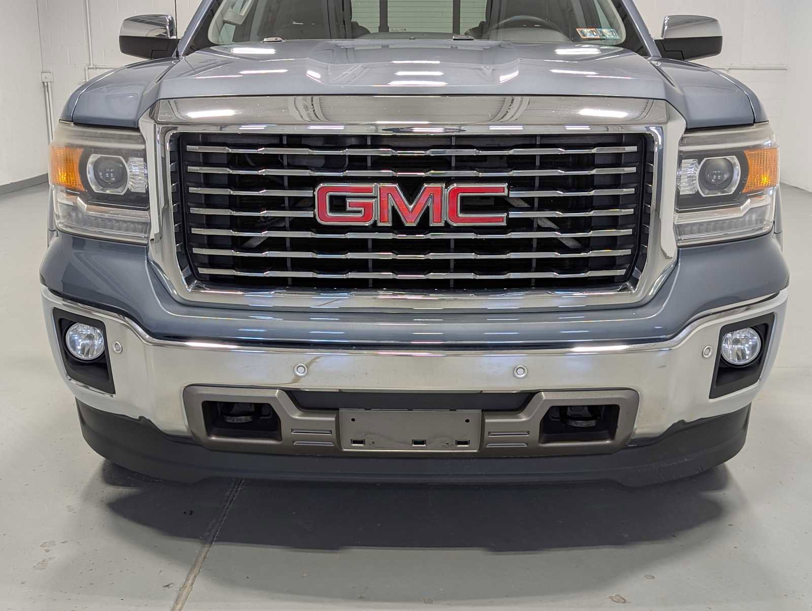 Used 2015 GMC Sierra 1500 SLT w/ SLT Preferred Package AWD/4WD image 2