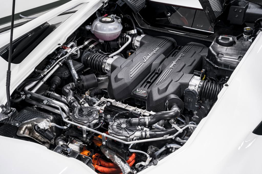 Used 2025 Lamborghini Revuelto image 53