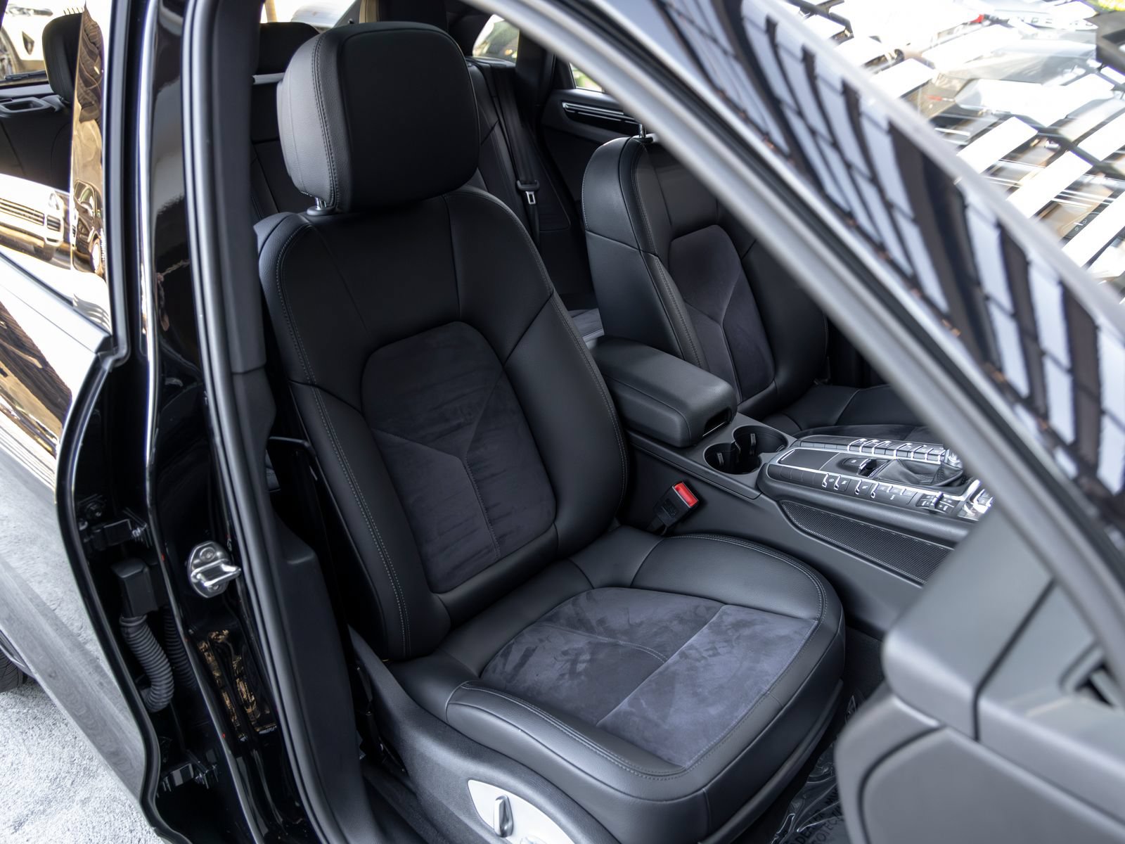 Certified 2021 Porsche Macan AWD/4WD image 58