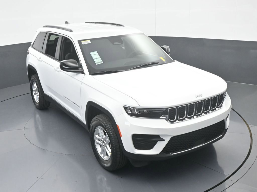 Used 2025 Jeep Grand Cherokee Laredo image 46