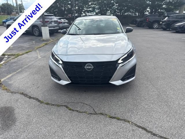 Used 2024 Nissan Altima 2.5 SV FWD image 7