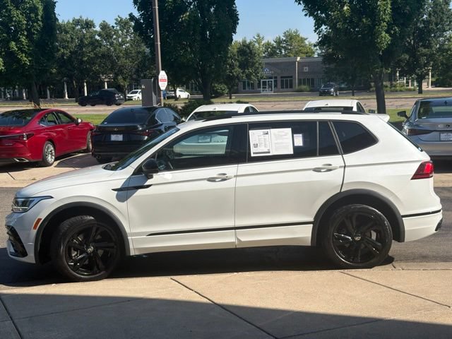 Used 2023 Volkswagen Tiguan SE R-Line AWD/4WD image 4
