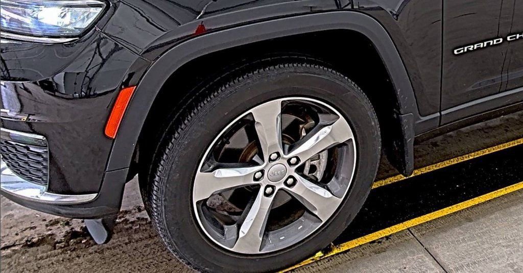 Used 2022 Jeep Grand Cherokee L Limited w/ MOPAR Finishing Package image 7