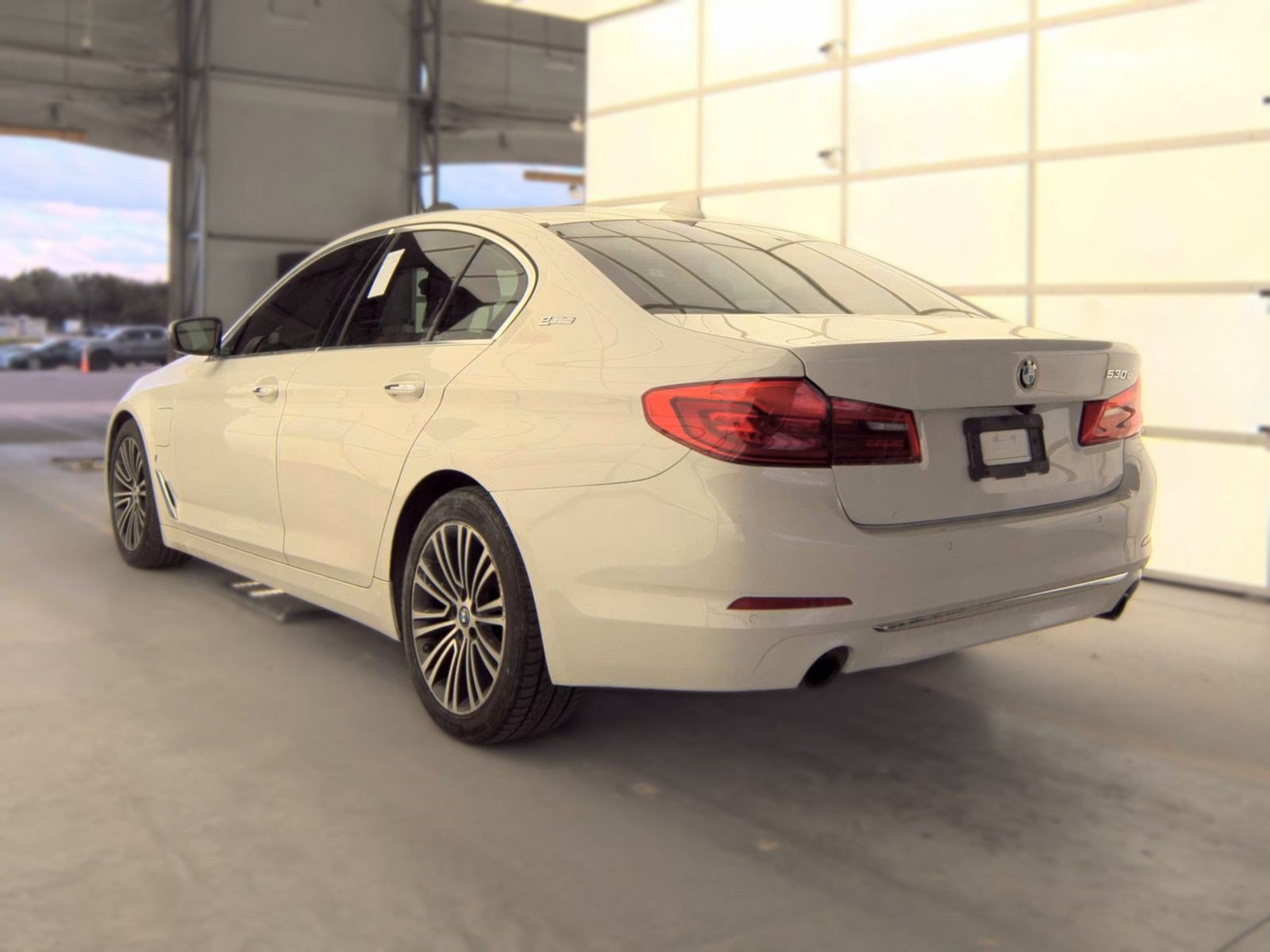 Used 2018 BMW 530e RWD image 6