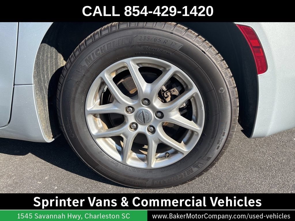 Used 2024 Chrysler Voyager LX FWD image 9