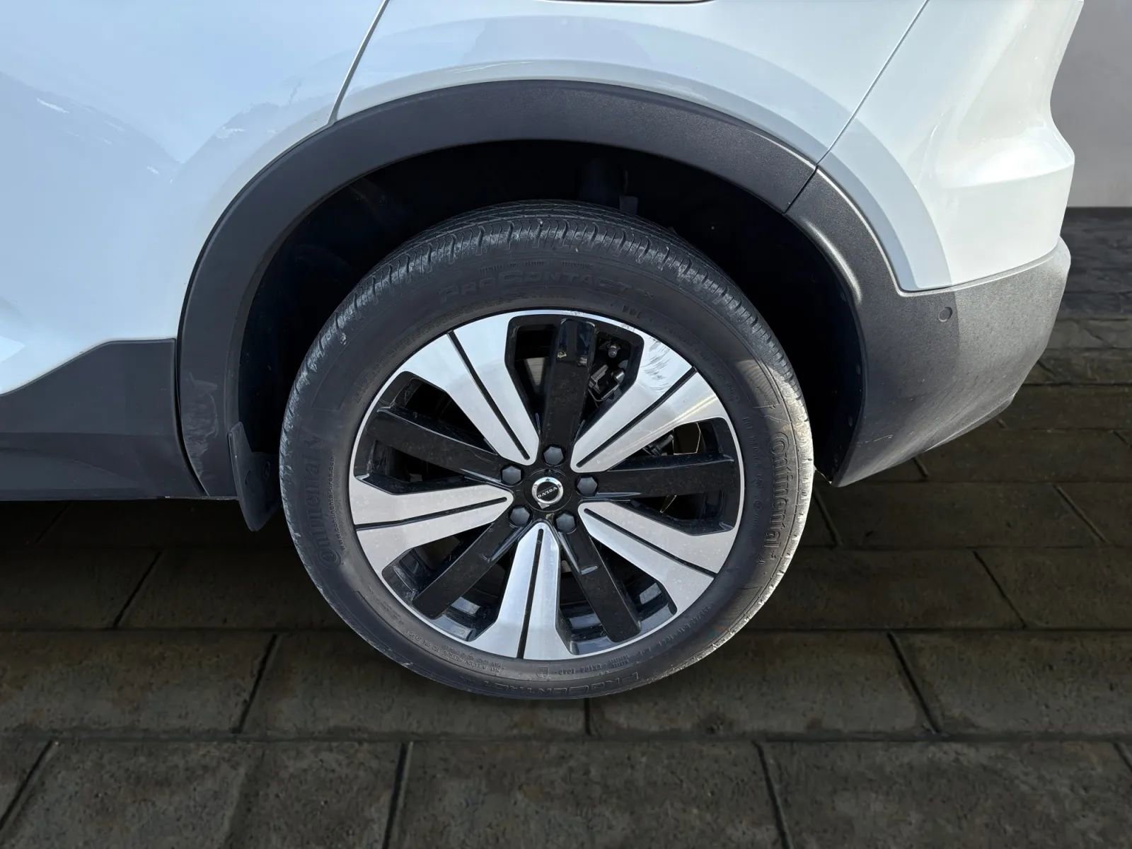 Used 2023 Volvo XC40 Recharge Plus image 18