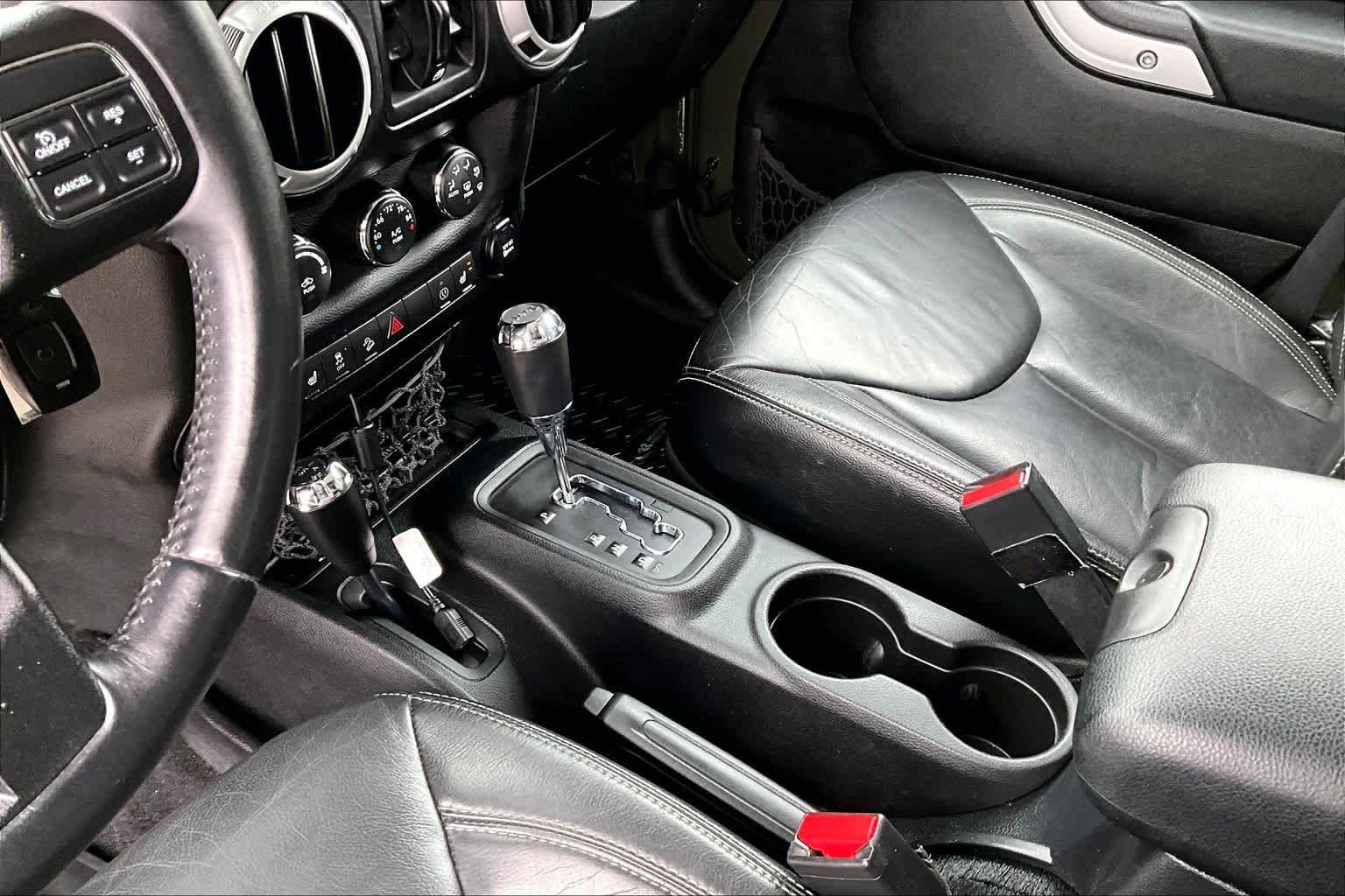 Used 2015 Jeep Wrangler Unlimited Sahara w/ Dual Top Group AWD/4WD image 17