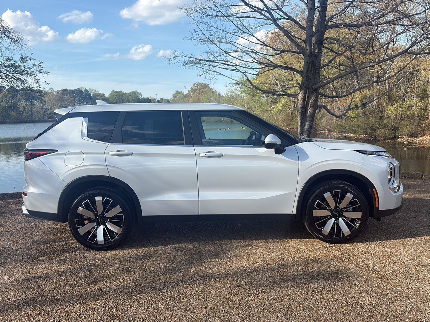 New 2026 Mitsubishi Outlander SE AWD/4WD image 3