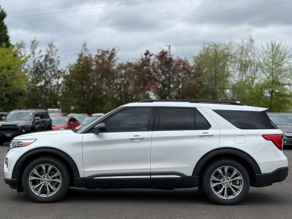 Used 2023 Ford Explorer XLT w/ Equipment Group 202A RWD image 2
