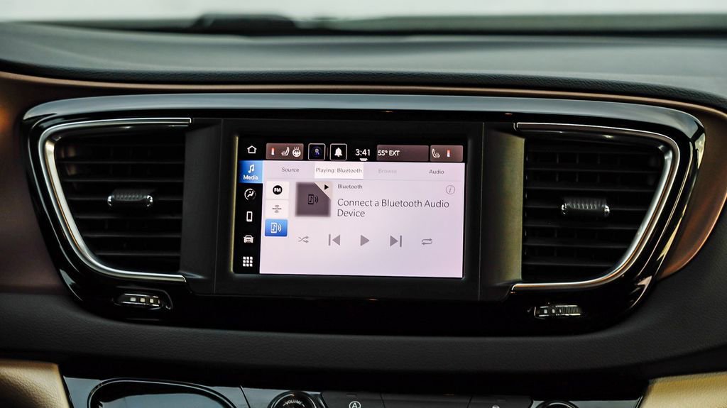 Used 2024 Chrysler Voyager LX image 17