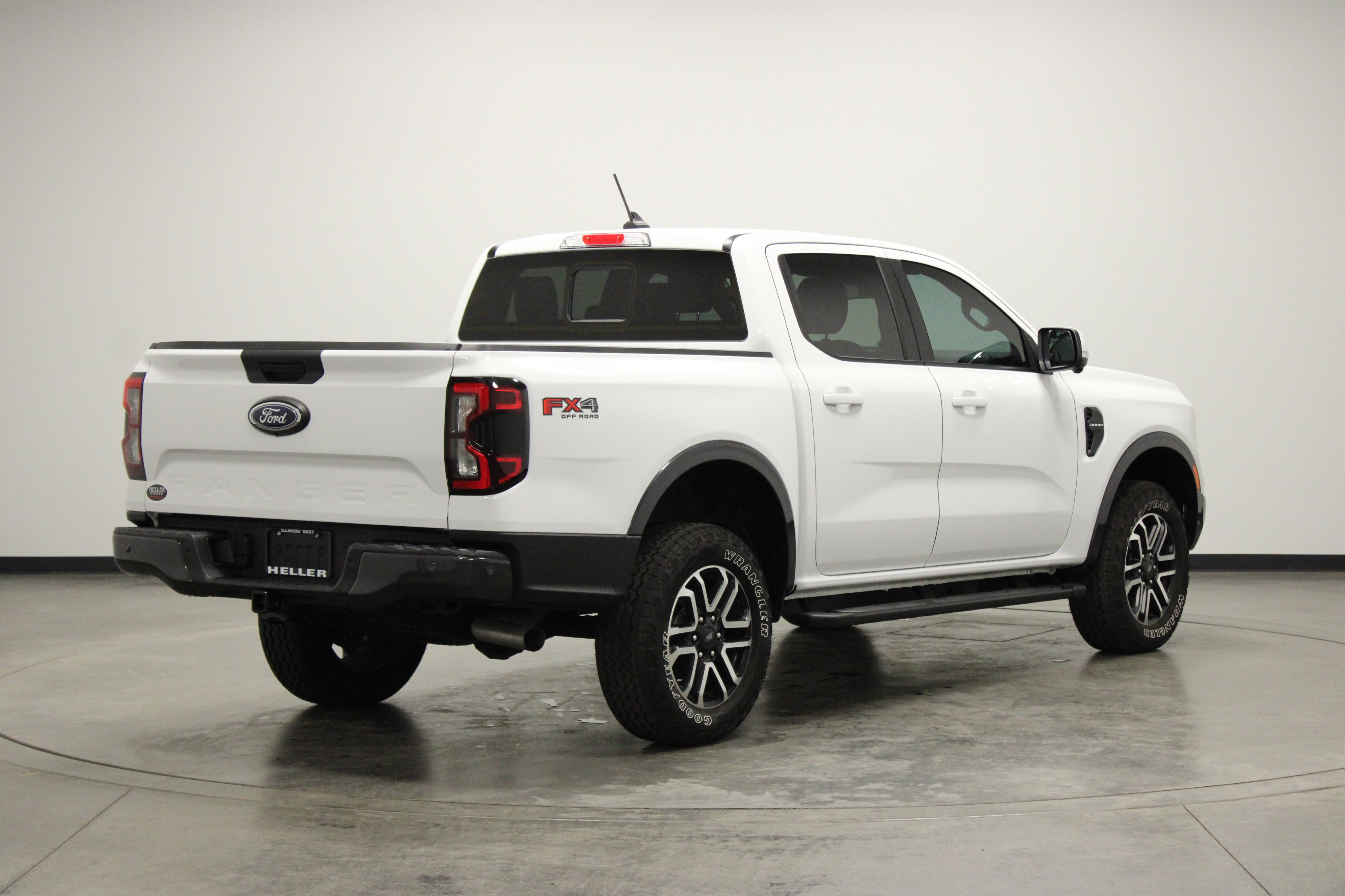 Used 2024 Ford Ranger Lariat w/ FX4 Off-Road Package image 8