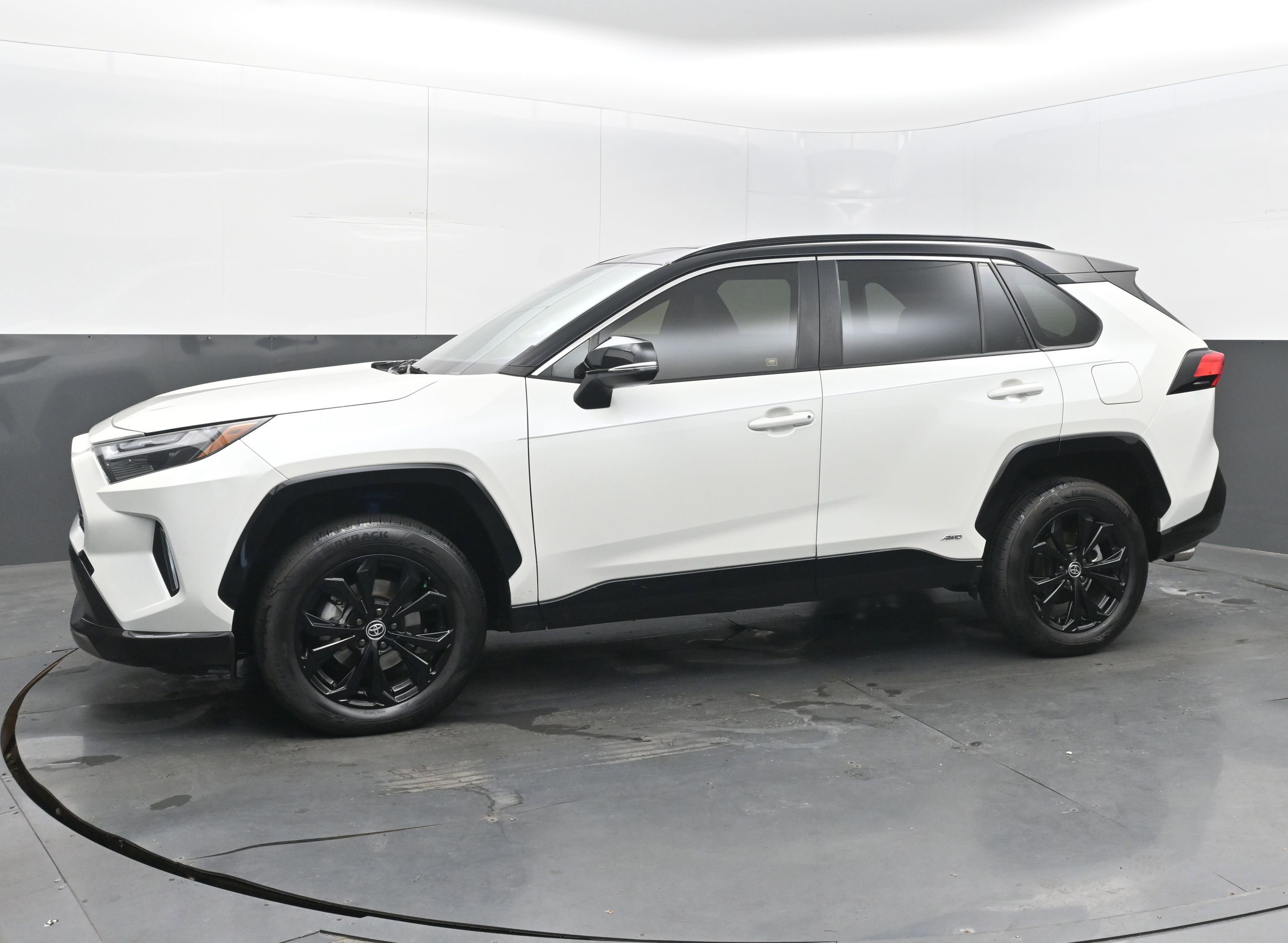 Used 2022 Toyota RAV4 XSE image 5