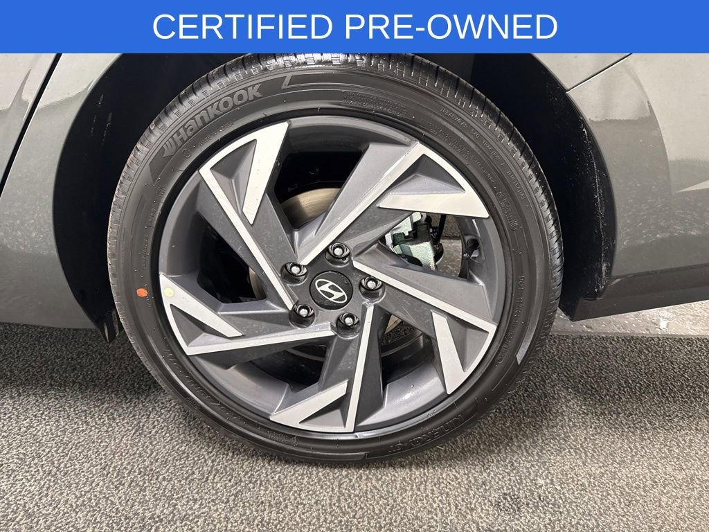 Used 2025 Hyundai Elantra SEL image 11