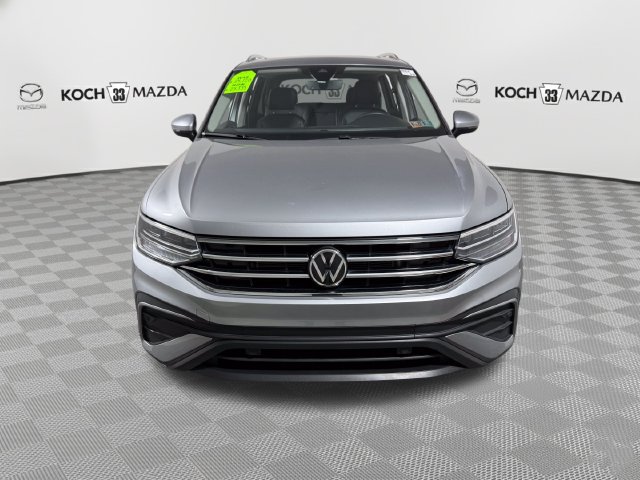 Used 2024 Volkswagen Tiguan SE AWD/4WD image 2