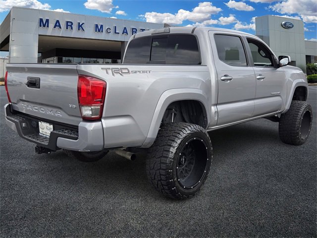 Used 2017 Toyota Tacoma TRD Sport image 3