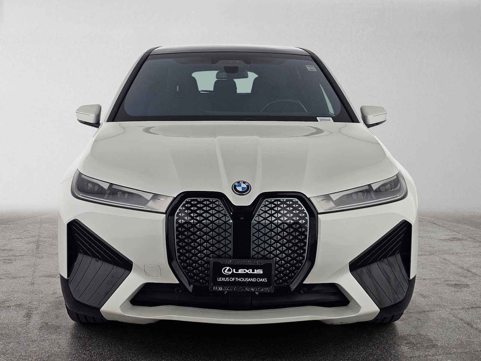 Used 2024 BMW iX xDrive50 w/ Sport Package AWD/4WD image 8