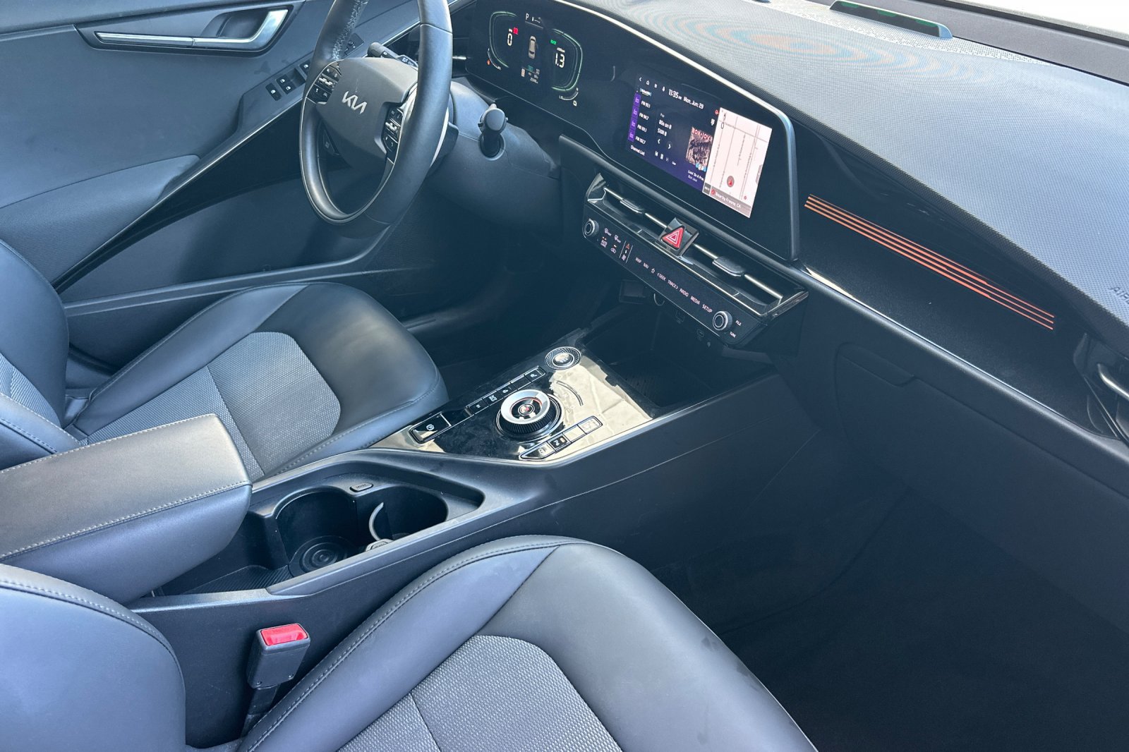 Used 2023 Kia Niro EX w/ EX Cold Weather Package FWD image 16