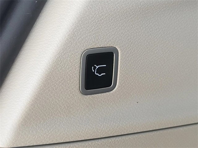 Used 2020 Chrysler Pacifica Touring-L w/ Advanced Safetytec Group image 10