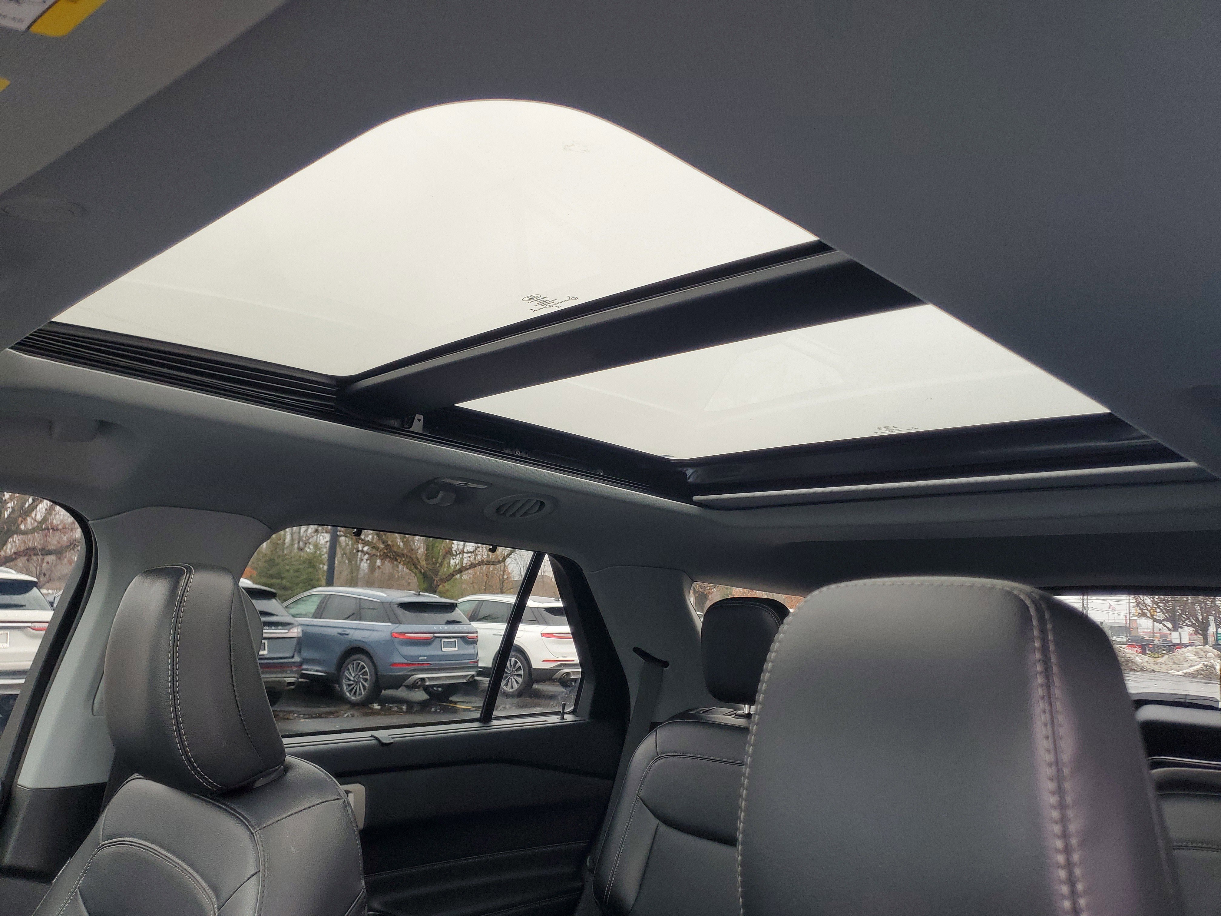 Used 2023 Ford Explorer Limited w/ Limited Technology Package image 11