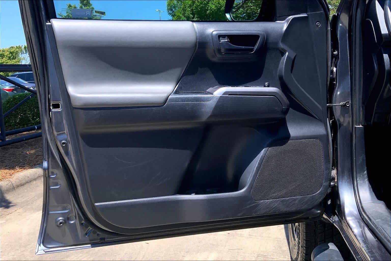 Used 2022 Toyota Tacoma SR5 RWD image 21