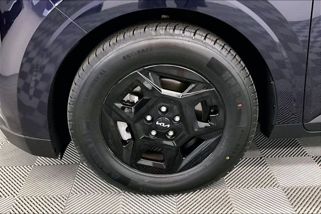 Used 2025 Kia Carnival FWD image 10