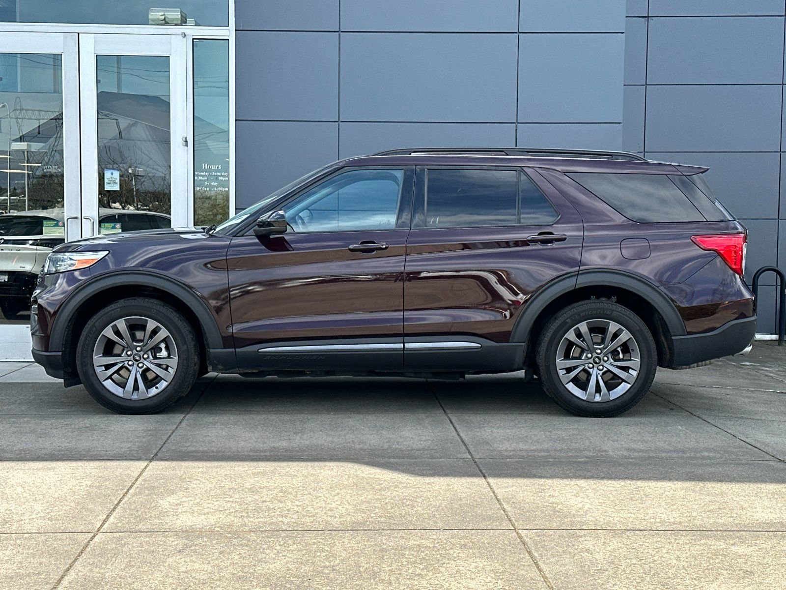 Used 2023 Ford Explorer XLT w/ Equipment Group 202A AWD/4WD image 6