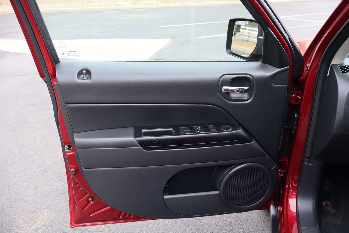 Used 2016 Jeep Patriot High Altitude image 23