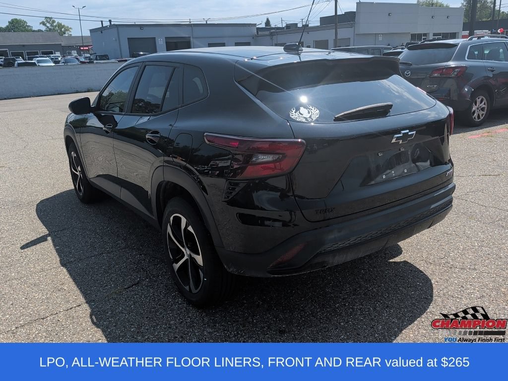 Used 2025 Chevrolet Trax RS w/ Driver Confidence Package FWD image 3