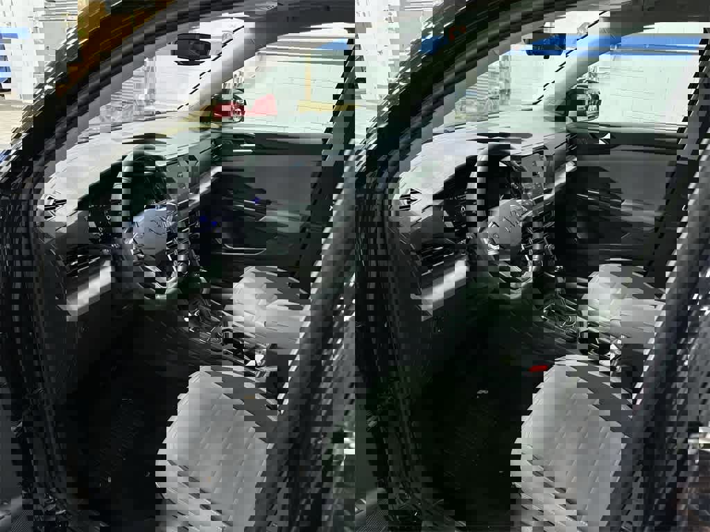 Used 2023 Volkswagen Taos SE w/ Panoramic Sunroof Package image 28