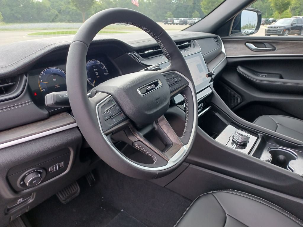 New 2026 Jeep Grand Cherokee Limited w/ Limited Altitude Package AWD/4WD image 11