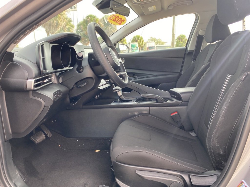 Used 2023 Hyundai Elantra SEL w/ Preferred Accessory Package image 9