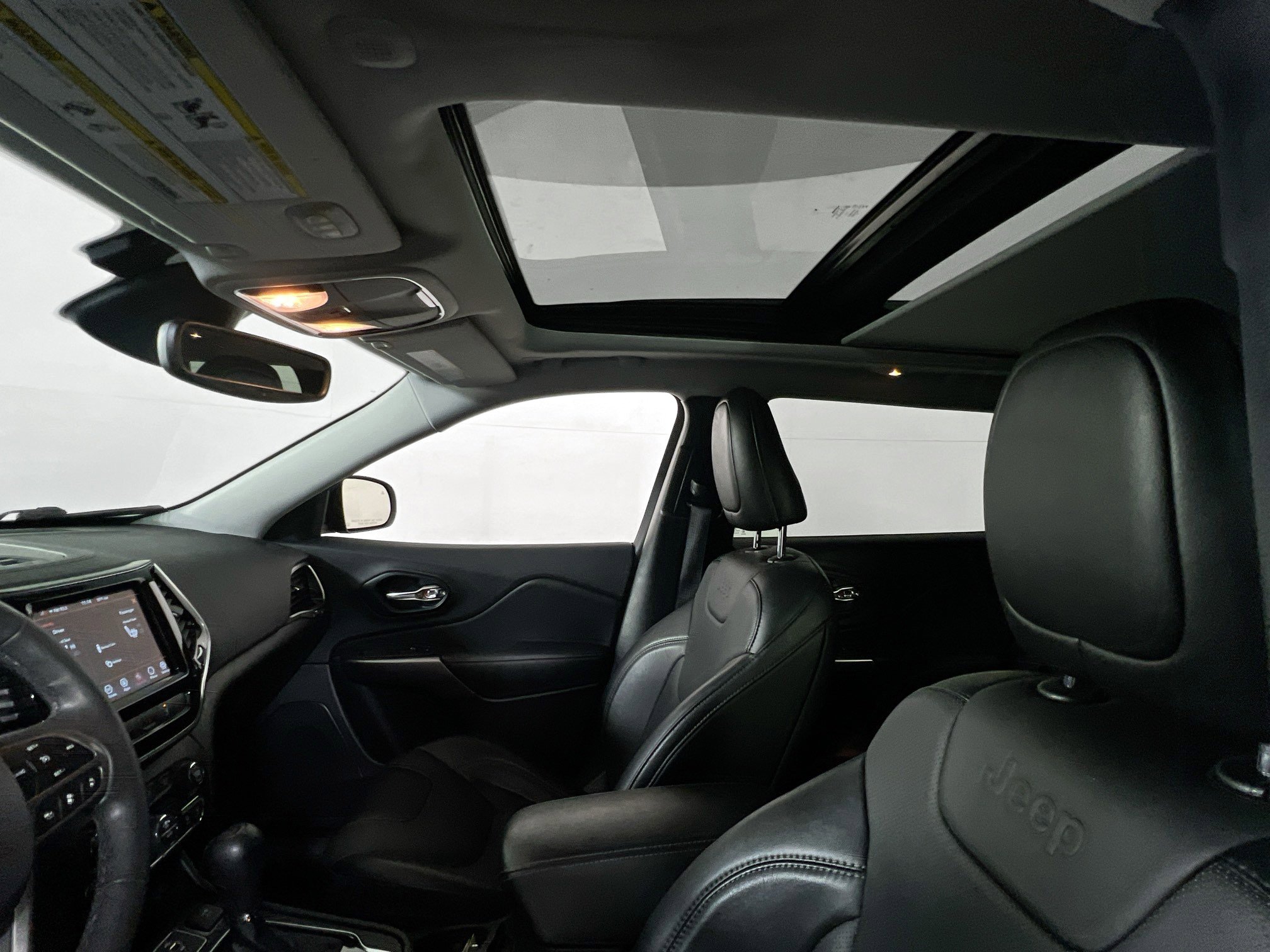 Used 2022 Jeep Cherokee Limited image 21