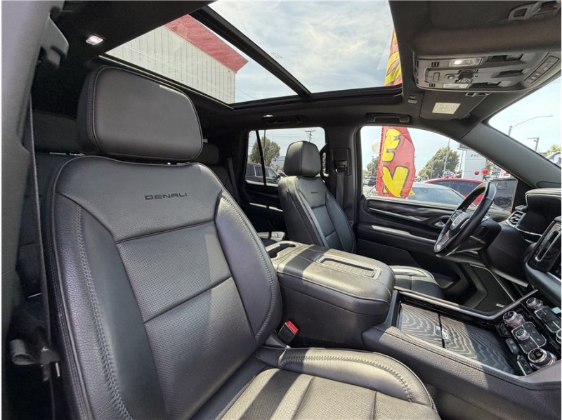 Used 2021 GMC Yukon Denali w/ Denali Premium Package RWD image 39