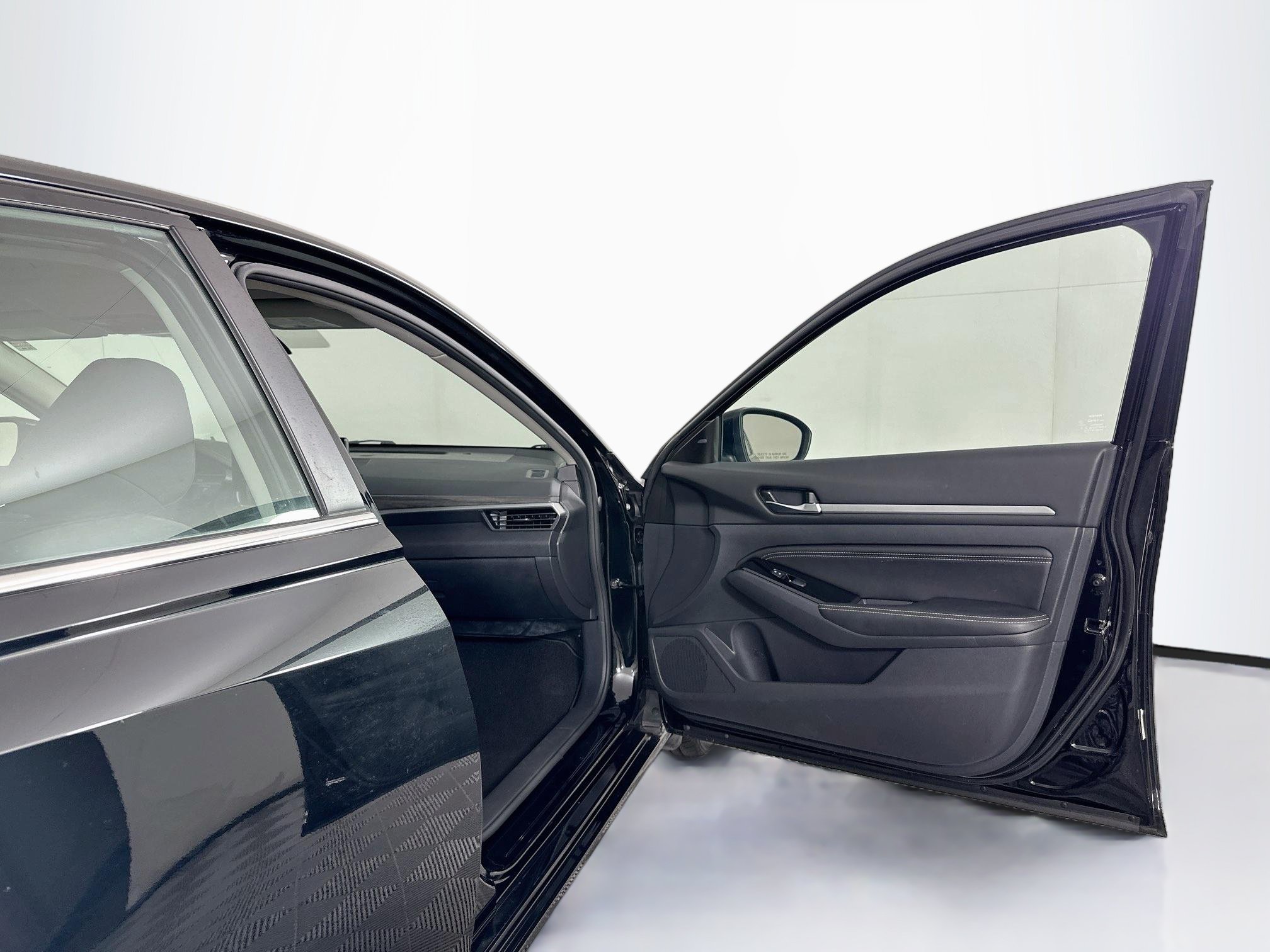 Used 2023 Nissan Altima 2.5 SV w/ SV Premium Package FWD image 32