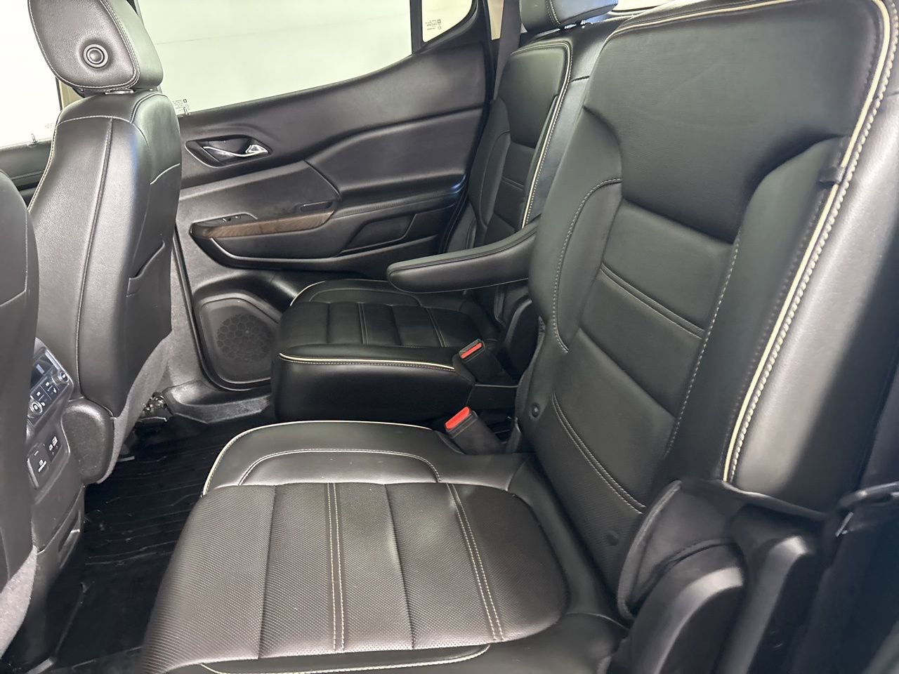 Used 2022 GMC Acadia Denali w/ Denali Ultimate Package image 23