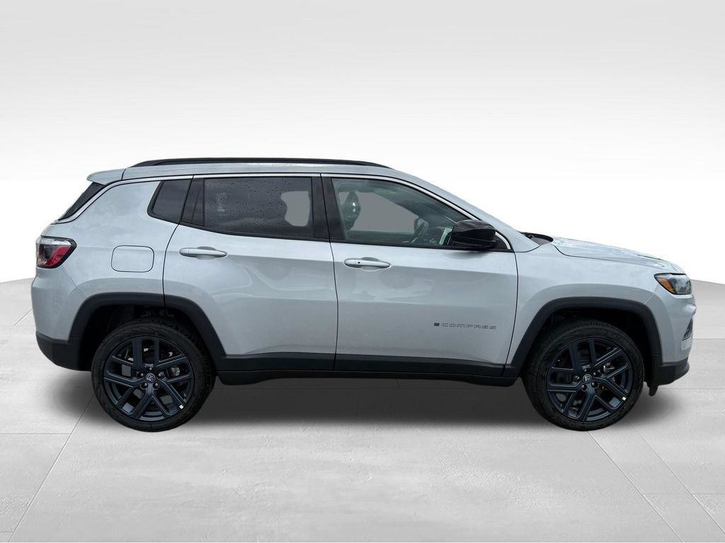 New 2026 Jeep Compass Latitude AWD/4WD image 30