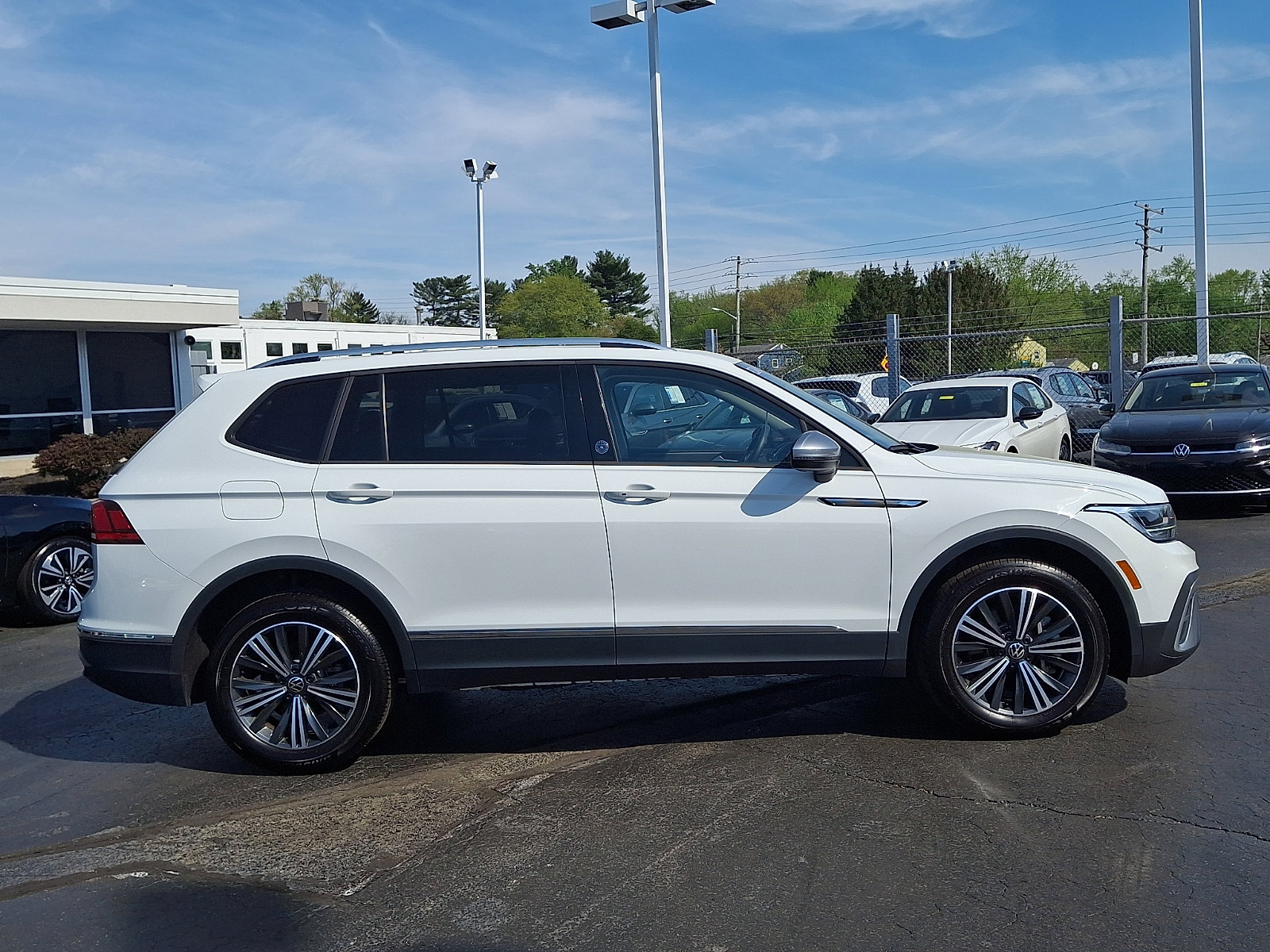 Certified 2024 Volkswagen Tiguan Wolfsburg Edition AWD/4WD image 7