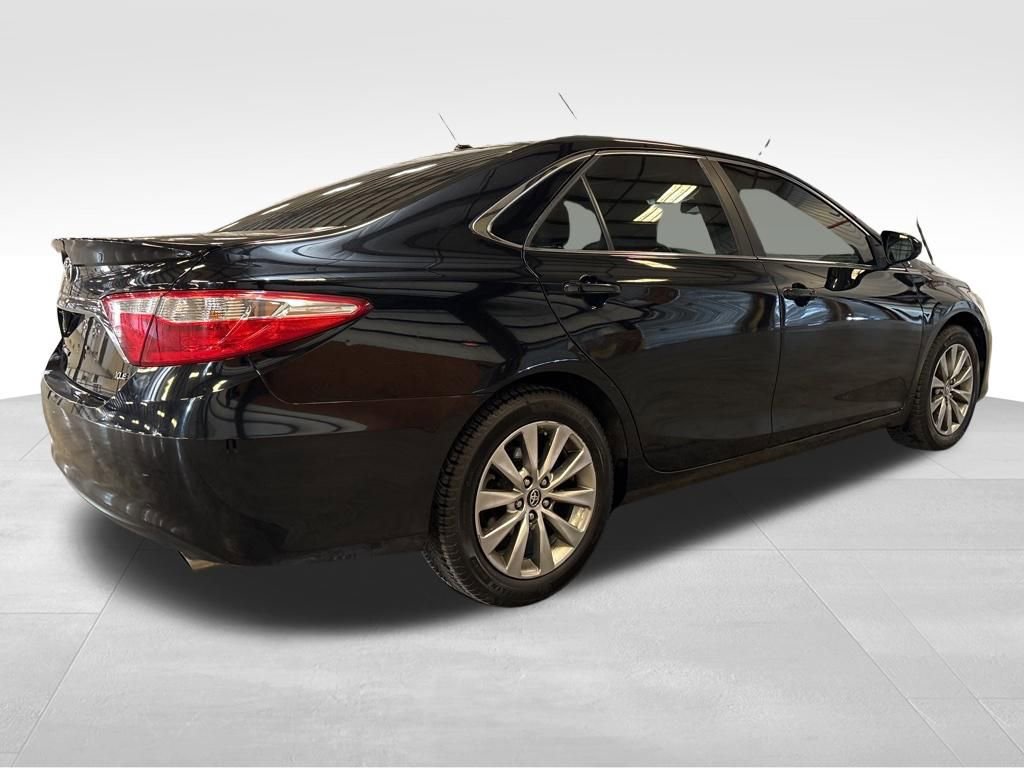 Used 2017 Toyota Camry XLE w/ Moonroof Package image 5