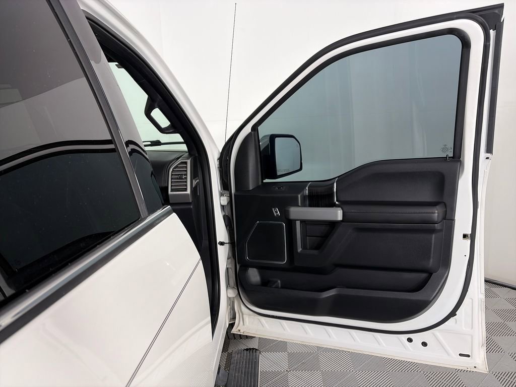 Used 2018 Ford F150 Platinum w/ Equipment Group 701A Luxury AWD/4WD image 31