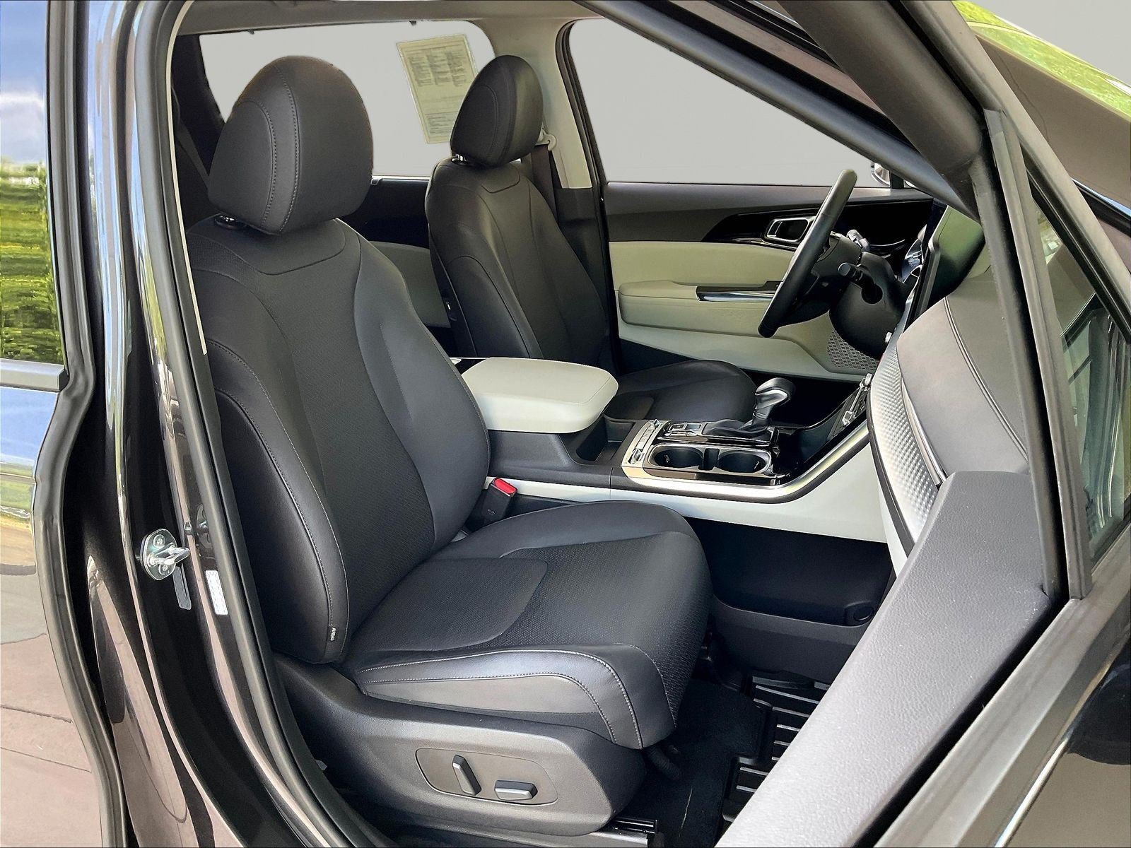 Used 2024 Kia Carnival SX Prestige FWD image 30