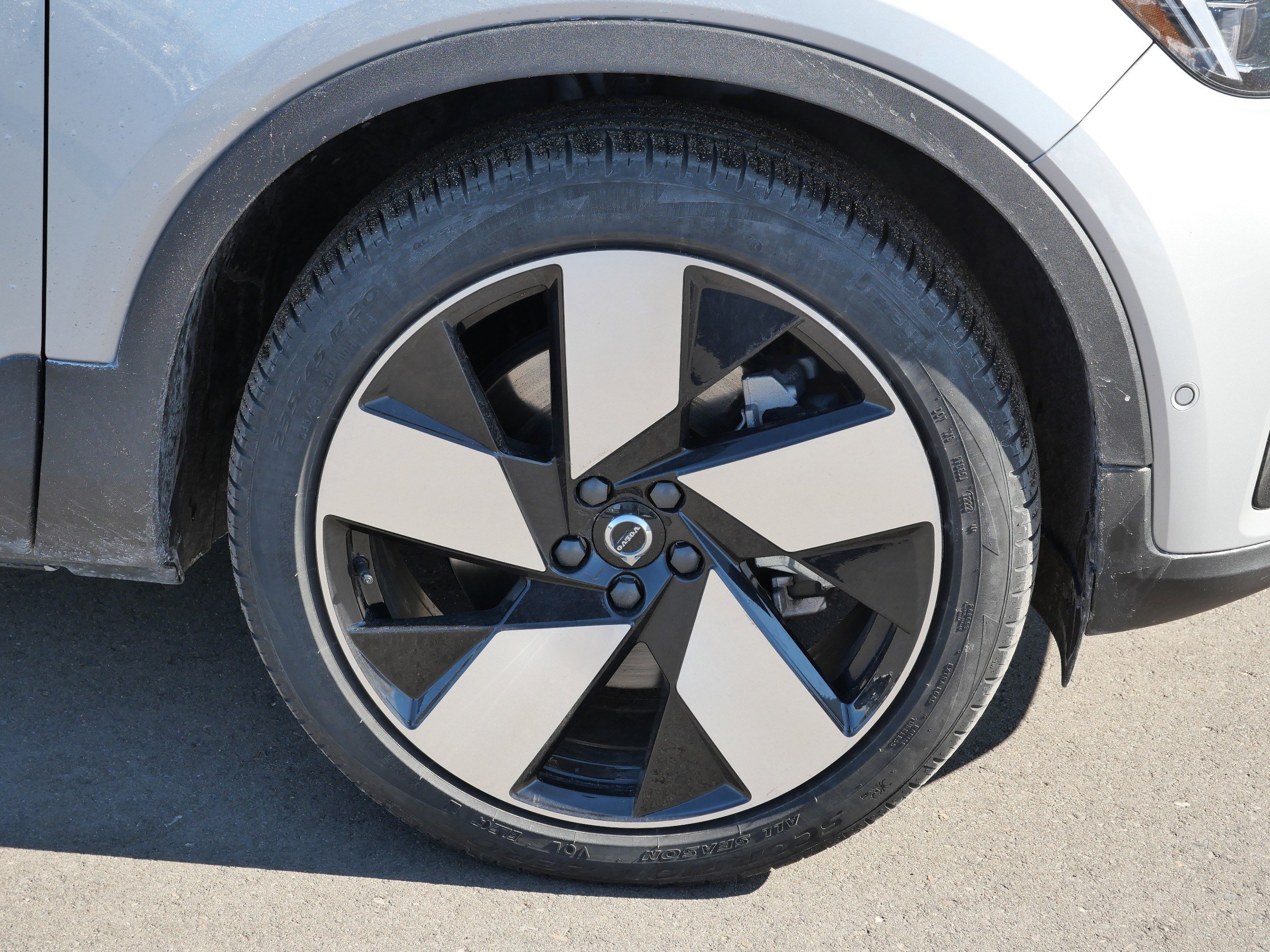 Used 2023 Volvo XC40 Recharge Ultimate image 15