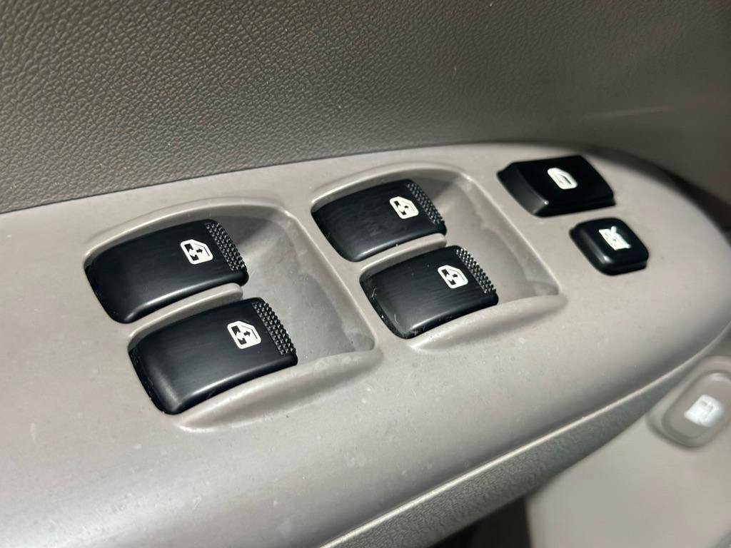 Used 2009 Kia Sedona FWD image 25