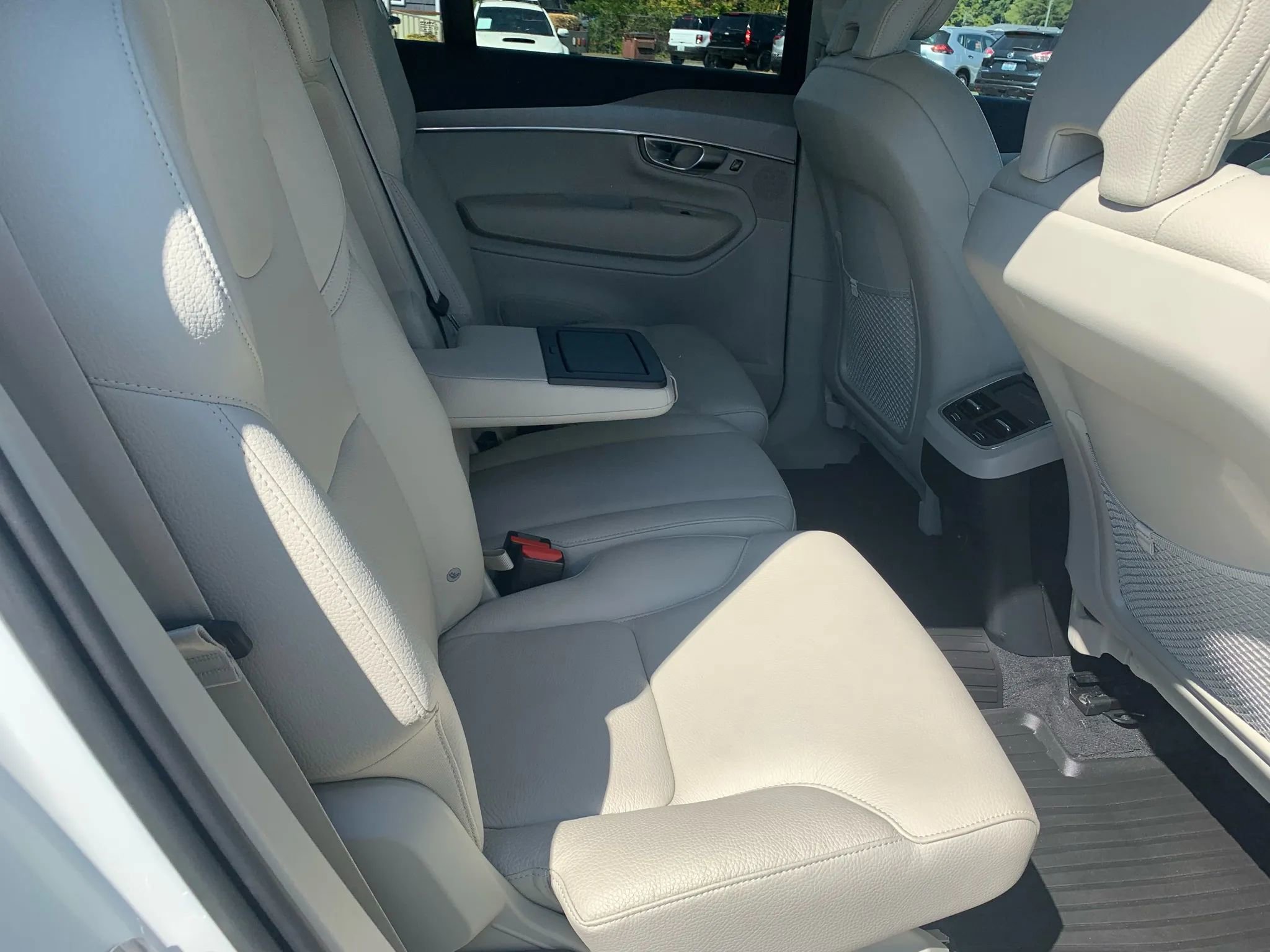 Used 2023 Volvo XC90 B5 Core w/ Protection Package Premier image 12